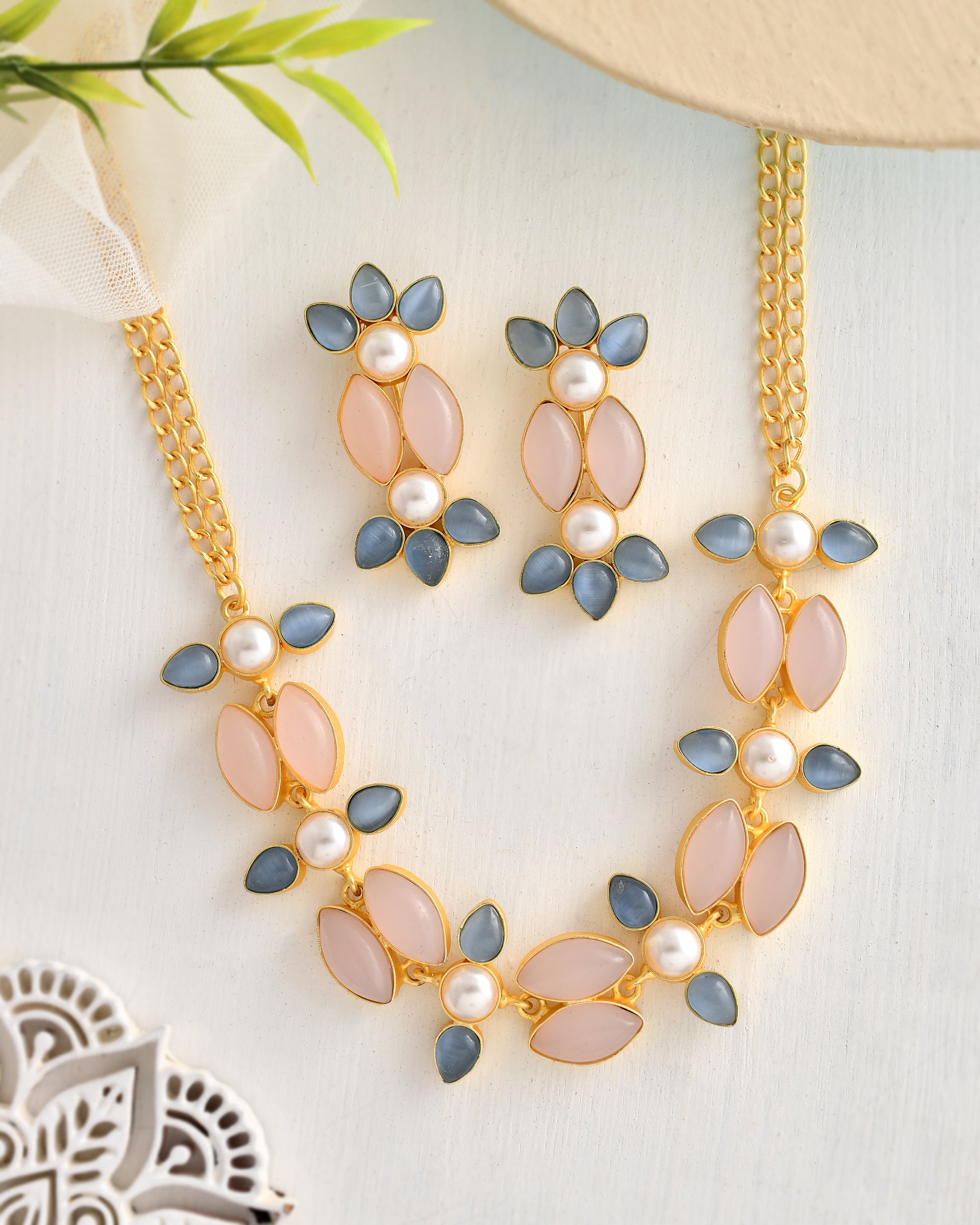 DAZZLING MULTI COLOUR NECKLACE